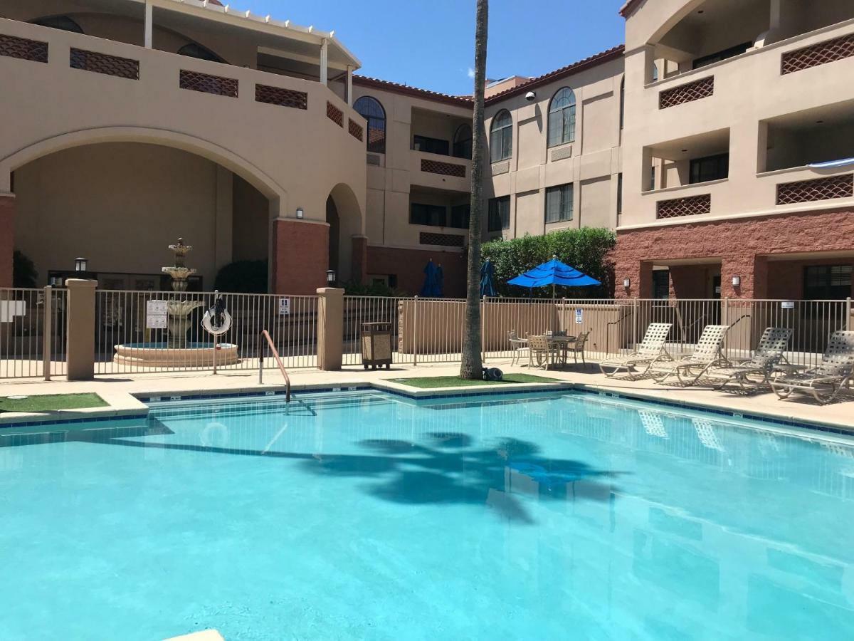 Hilton Vacation Club Varsity Club Tucson Exteriör bild