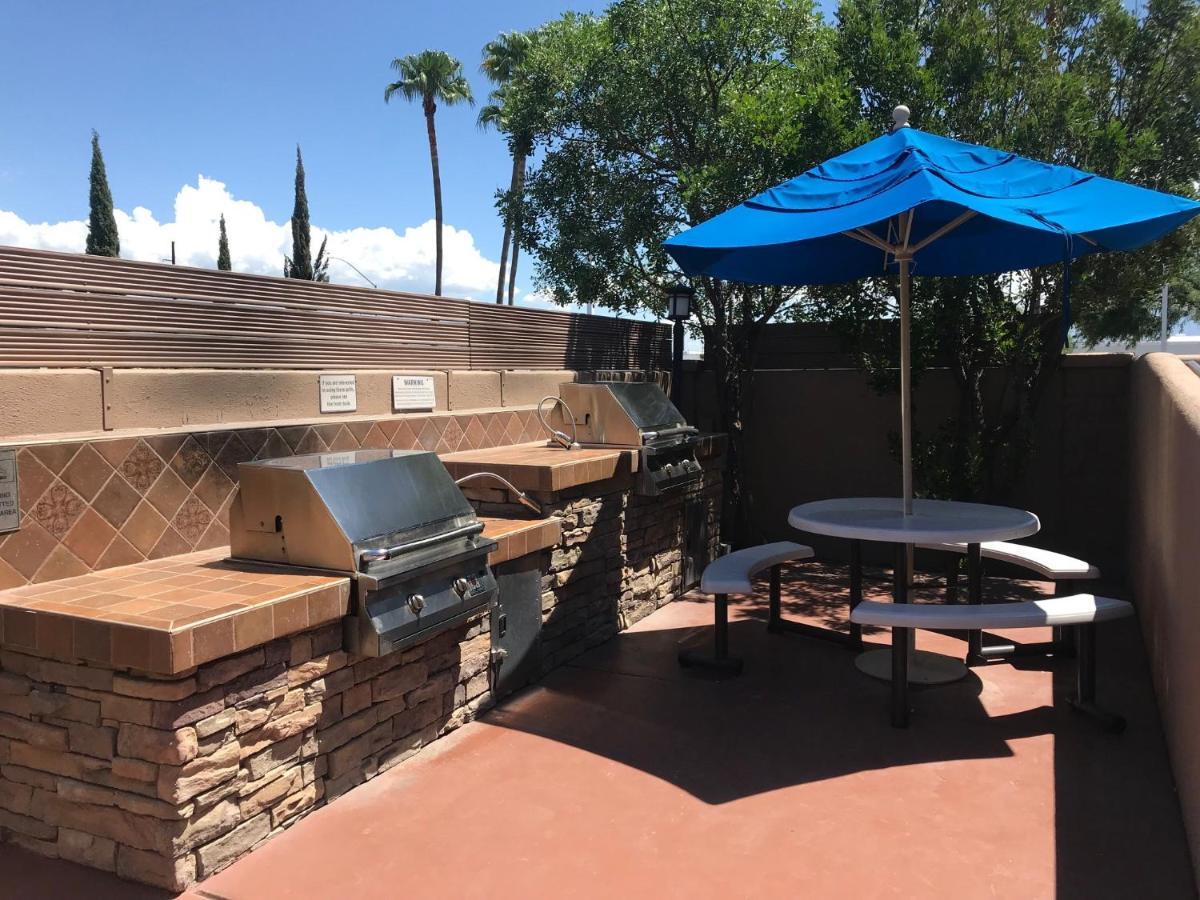 Hilton Vacation Club Varsity Club Tucson Exteriör bild